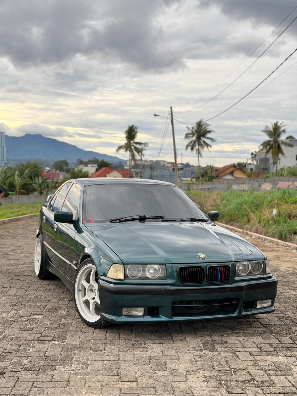 BMW e36 320i